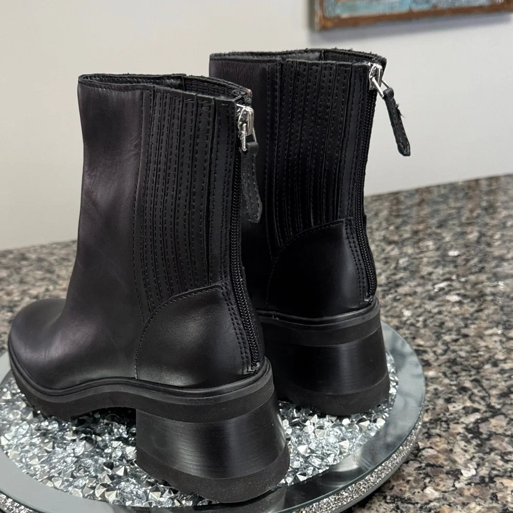 Dolce Vita Black Ankle Boots NEW 8